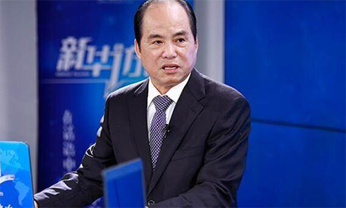  仙气十足的羽毛灯悬挂在居室里,每一束光源都直击少女内心:爱游戏电竞(图2) 爱游戏电竞